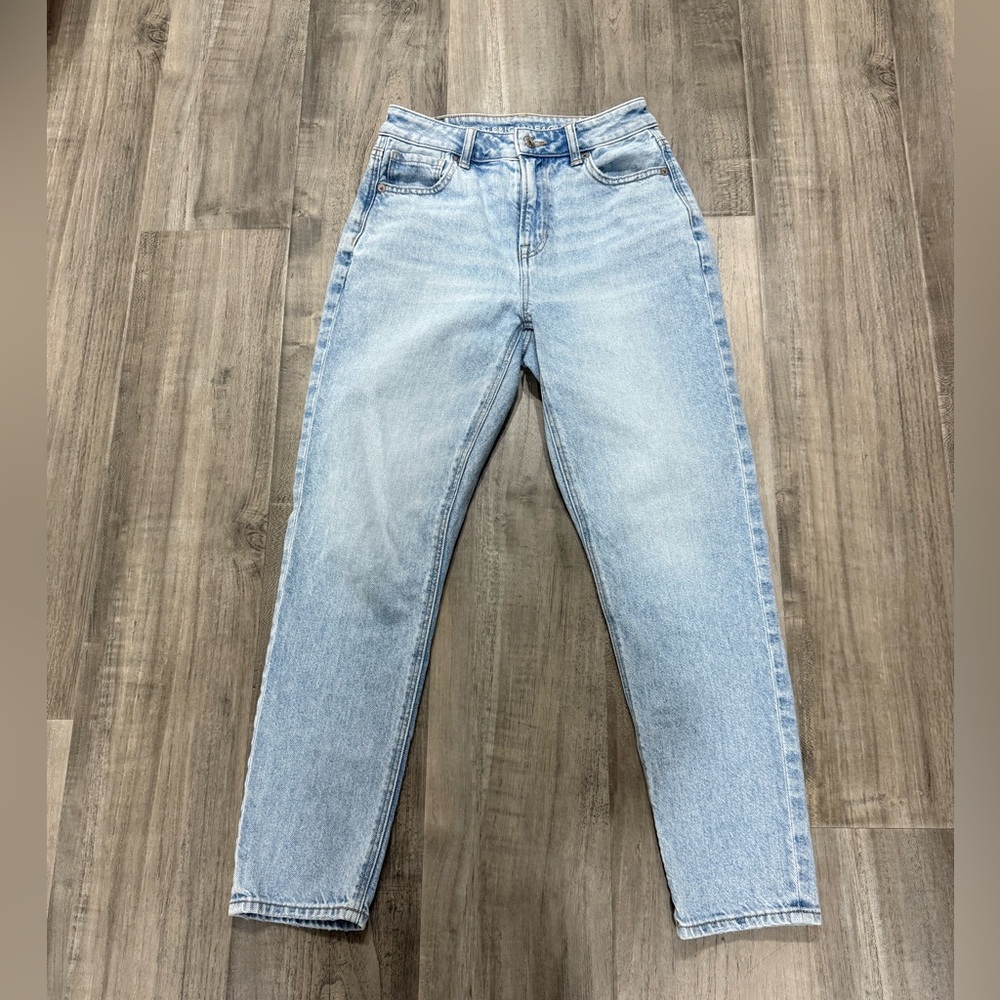 Like new American Eagle Strigid Mom Jean